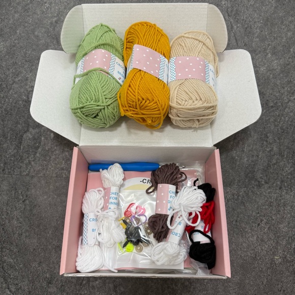 Beginner Crochet Kit with Step-by-Step Videos - Picture 4 of 5